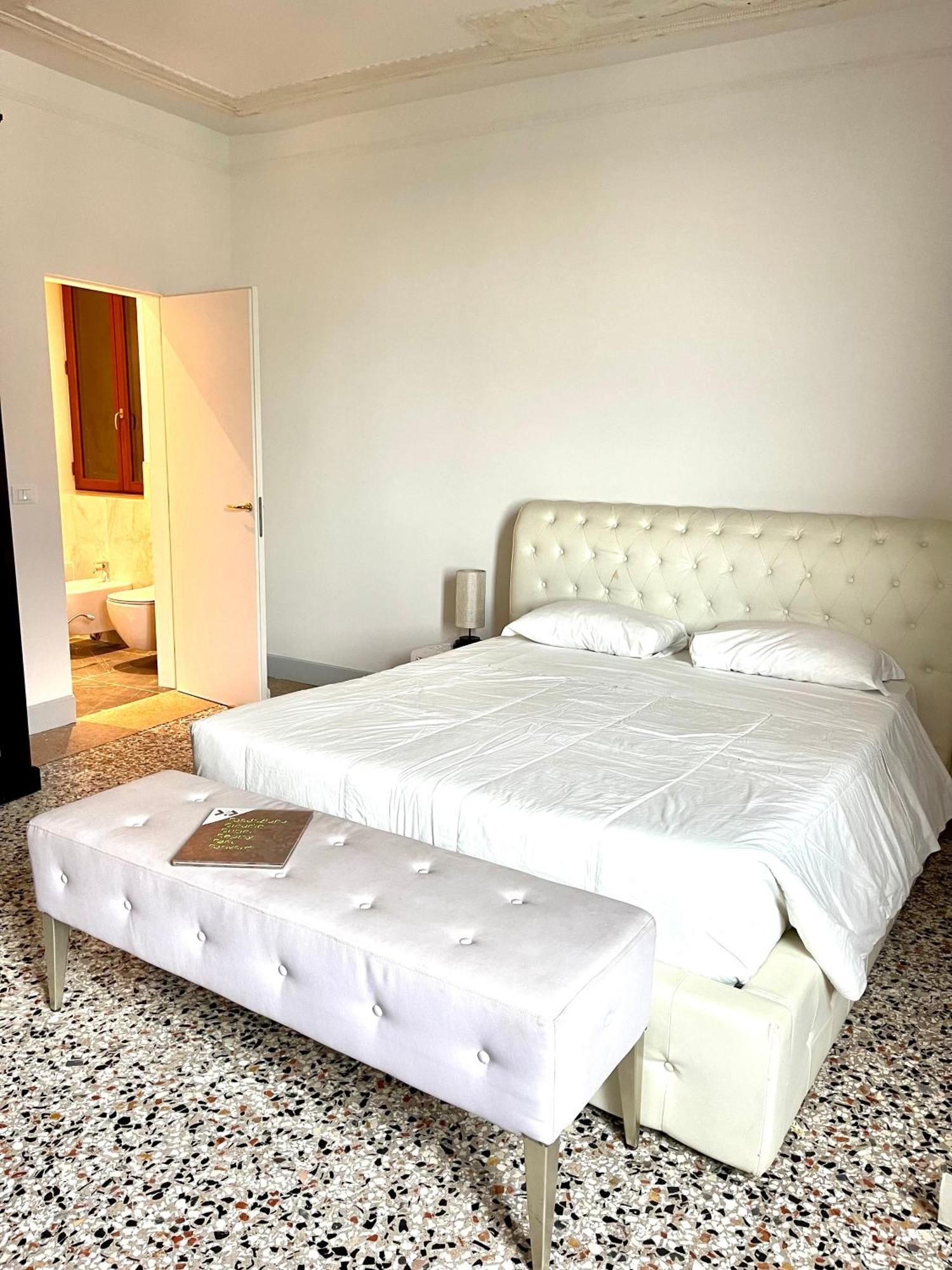 The B Collection - San Marco Riva Schiavoni Apartment เวนิส ภายนอก รูปภาพ